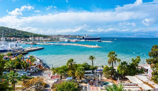 Çeşme coastline destination view